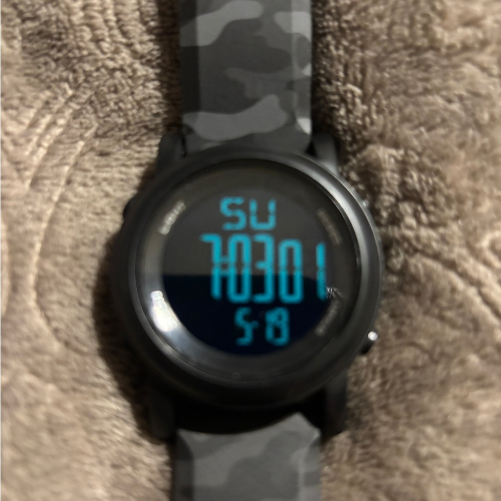 FMD Quartz Watch Black and gray camo band Digital Smartwatch LCD D. Alarm